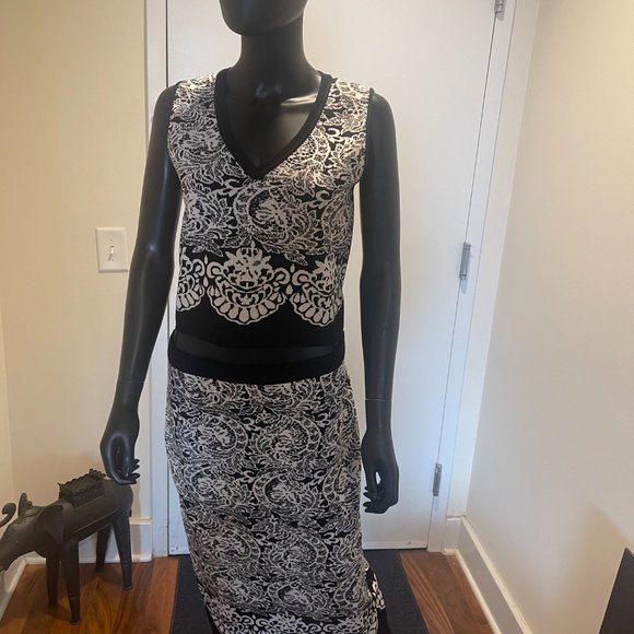 Collette's Closet | Sexy Black & White Sweater Set (Never Worn!) - Picture 5 of 9